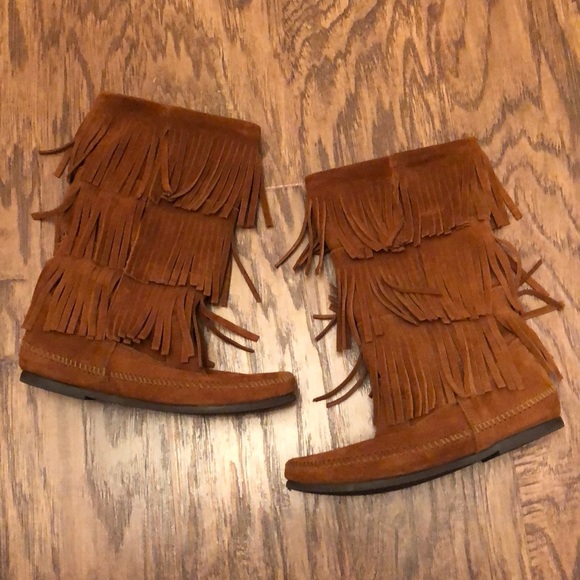 Minnetonka Fringe Brown Boots - Picture 1 of 6
